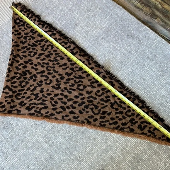 Leopard Scarf - Picture 2 of 4